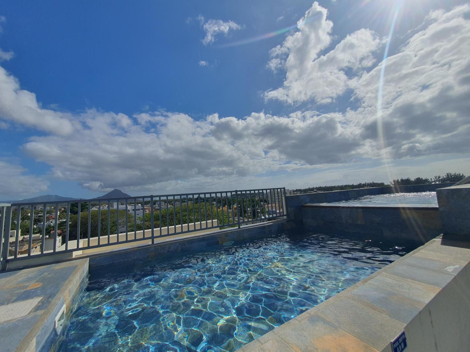 Luxury Retreat At Aqua Breeze Apartment, Flic En Flac Екстер'єр фото